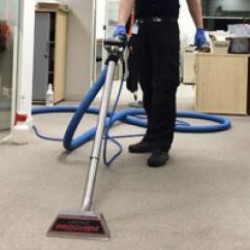 De ce e importantă curățenia la locul de muncă?